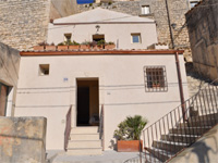 Haus mit Terrasse und Innenhof in Modica